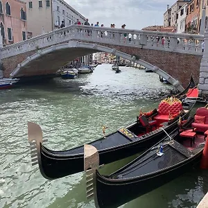 Guglie Canal View In Appartement