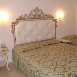 Residenza Due Torri Check In Presso Vicolo Cattani 7 Πανσιόν Μπολόνια